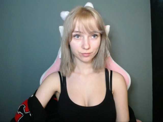 LuciaGlow's BongaCams show and profile