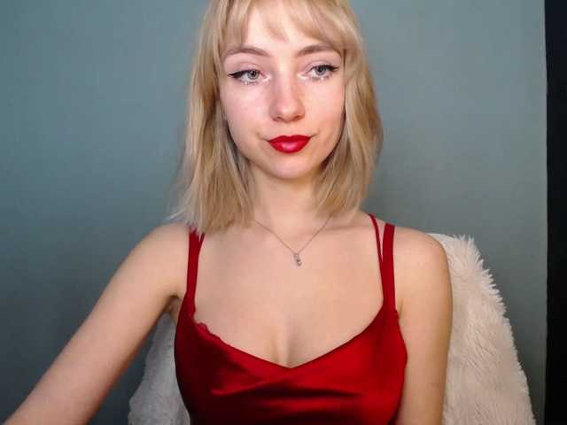 LuciaGlow's BongaCams show and profile