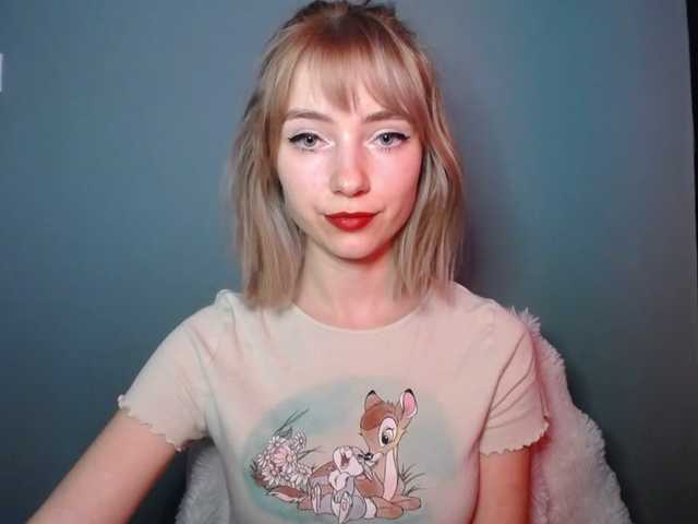 LuciaGlow's BongaCams show and profile