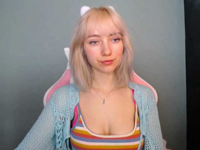 LuciaGlow's BongaCams show and profile