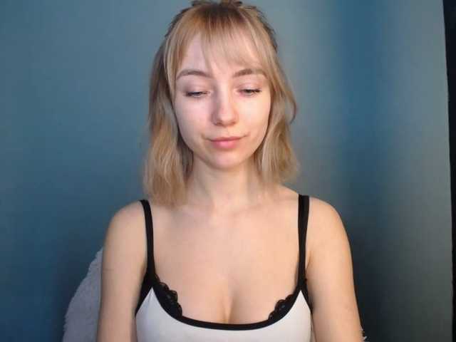LuciaGlow's BongaCams show and profile