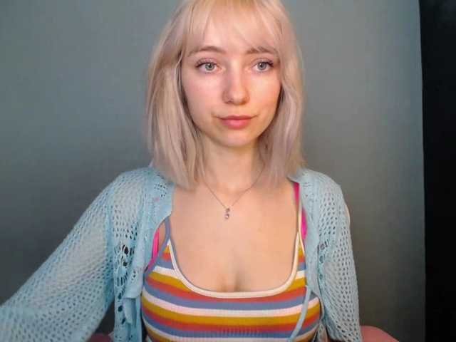 LuciaGlow's BongaCams show and profile