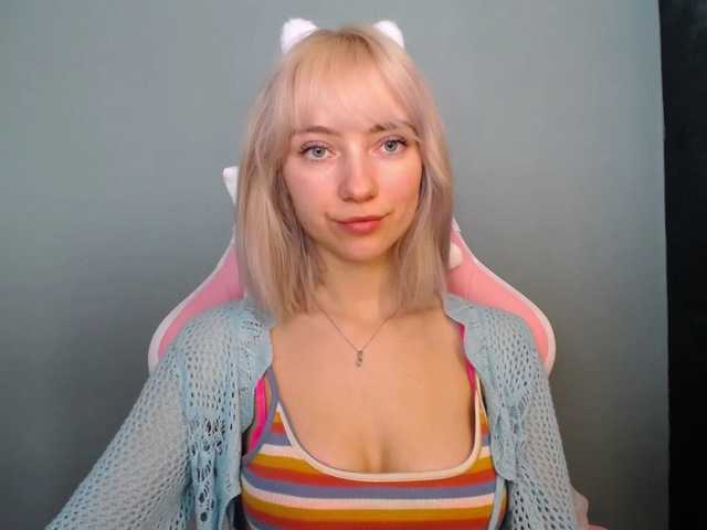 LuciaGlow's BongaCams show and profile