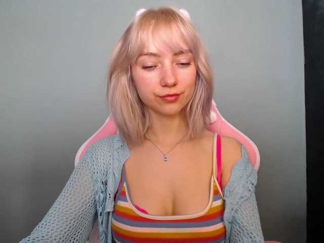 LuciaGlow's BongaCams show and profile