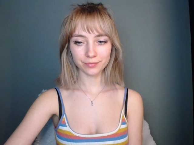 LuciaGlow's BongaCams show and profile