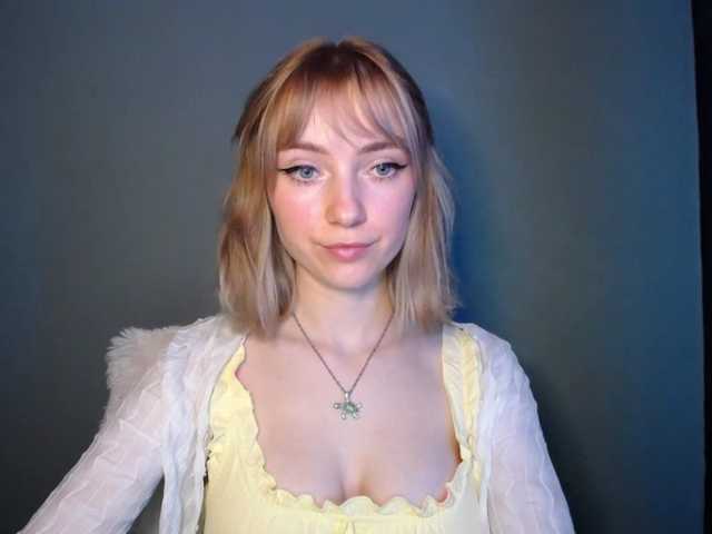 LuciaGlow's BongaCams show and profile