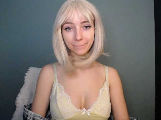 LuciaGlow live cam profile