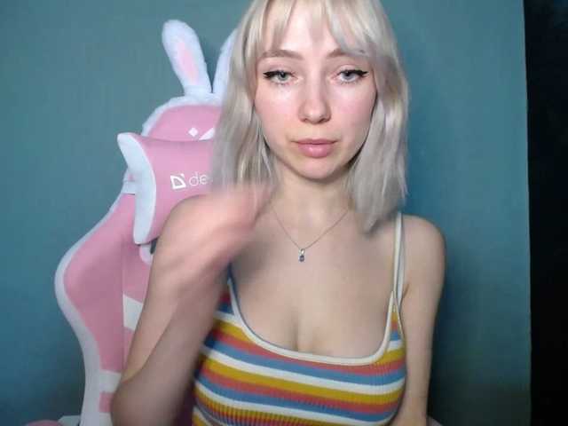 LuciaGlow's BongaCams show and profile