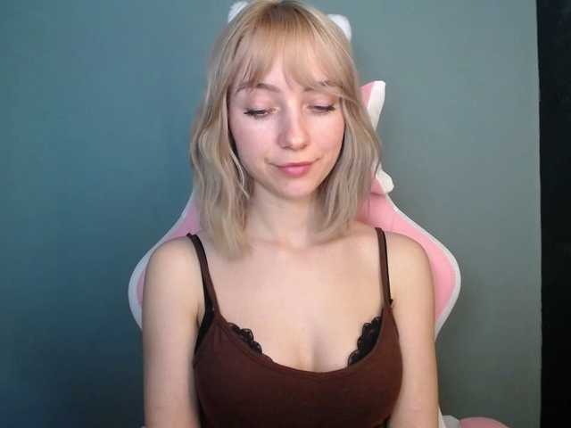 LuciaGlow's BongaCams show and profile