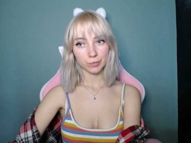 LuciaGlow live cam profile