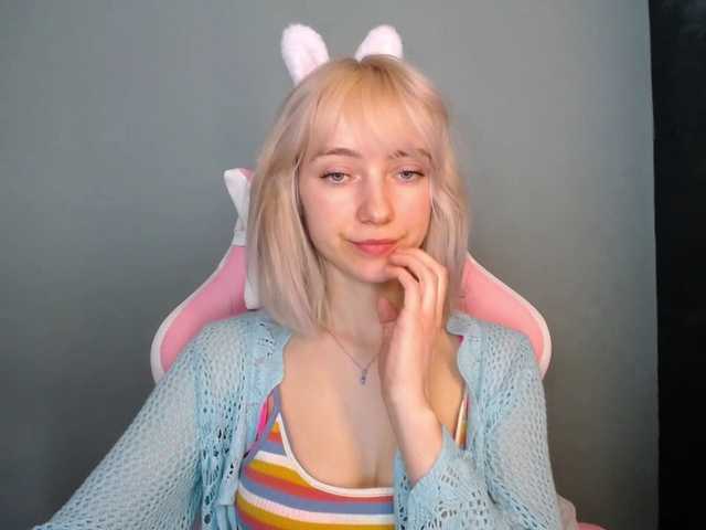 LuciaGlow's BongaCams show and profile