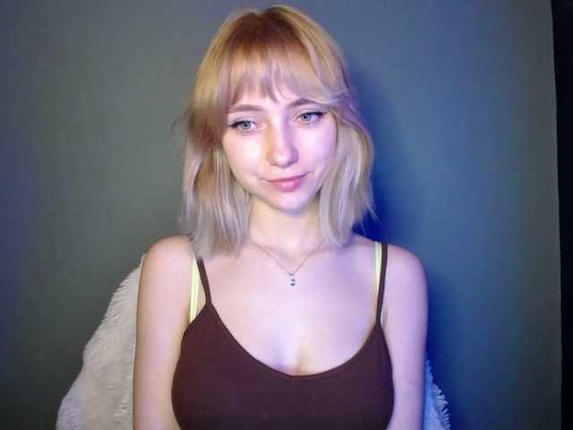 LuciaGlow's BongaCams show and profile