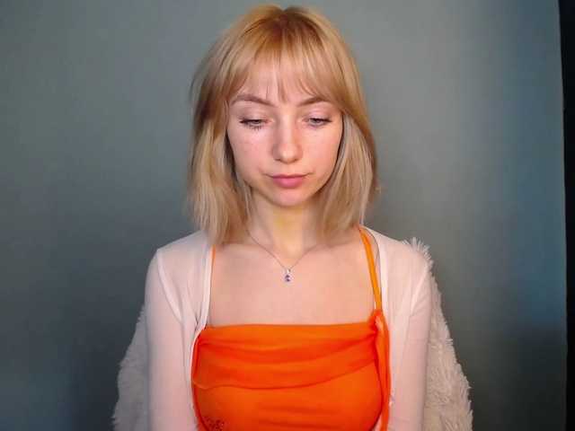 LuciaGlow's BongaCams show and profile