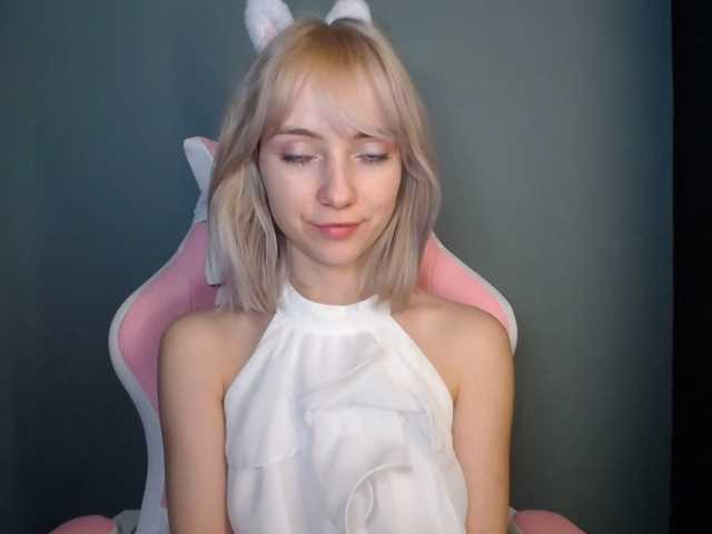 LuciaGlow's BongaCams show and profile