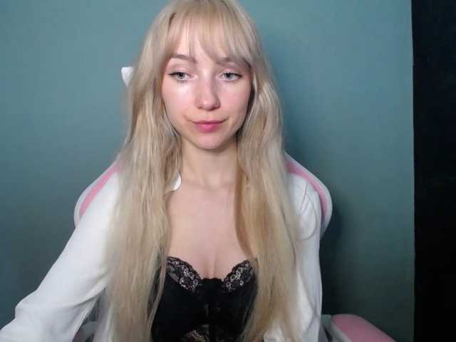 LuciaGlow's BongaCams show and profile