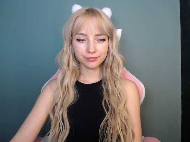 LuciaGlow's BongaCams show and profile