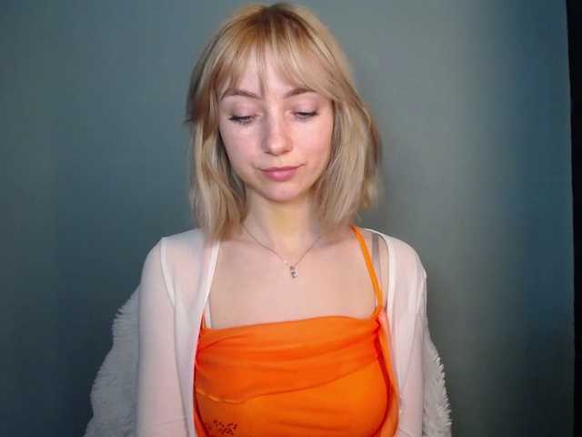 LuciaGlow's BongaCams show and profile