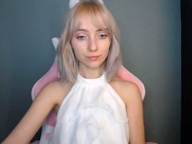 LuciaGlow's BongaCams show and profile