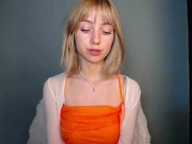 LuciaGlow's BongaCams show and profile