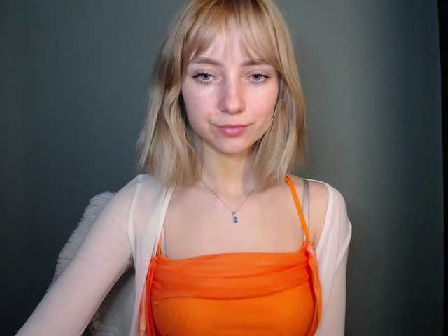 LuciaGlow's BongaCams show and profile