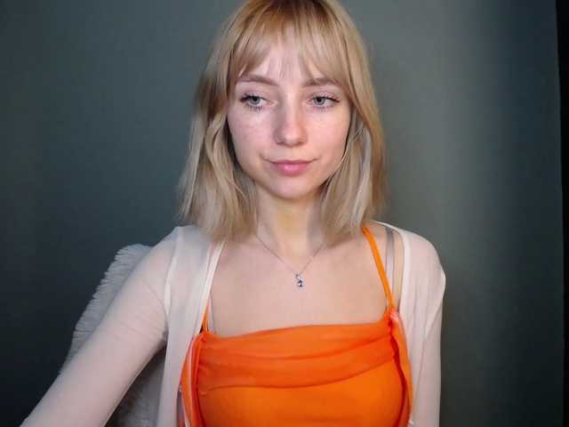 LuciaGlow's BongaCams show and profile