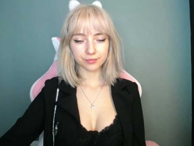 LuciaGlow live cam profile