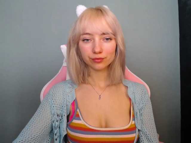 LuciaGlow's BongaCams show and profile