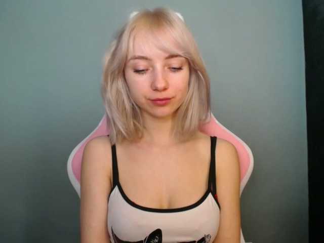 LuciaGlow's BongaCams show and profile