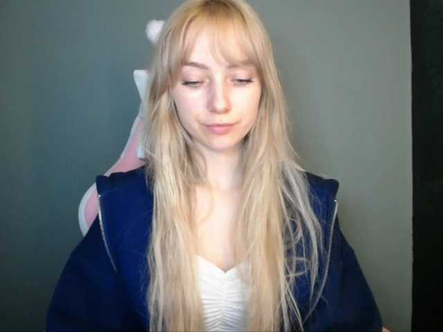 LuciaGlow's BongaCams show and profile