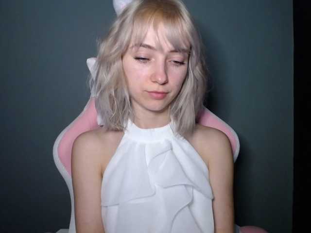 LuciaGlow's BongaCams show and profile