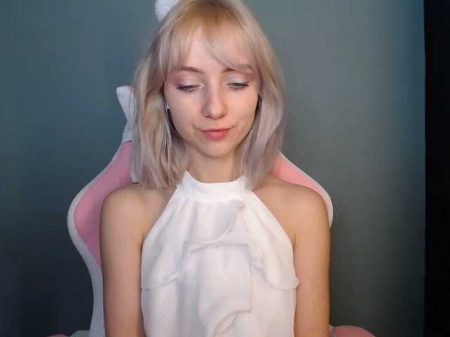 LuciaGlow's BongaCams show and profile