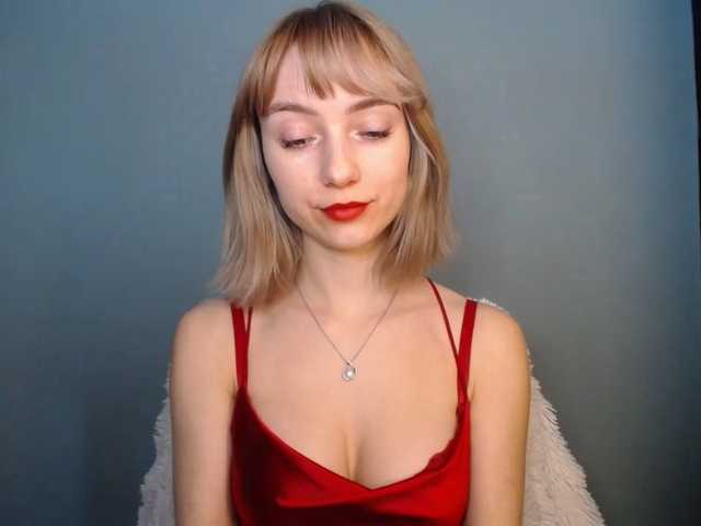 LuciaGlow's BongaCams show and profile