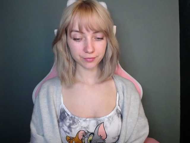 LuciaGlow's BongaCams show and profile