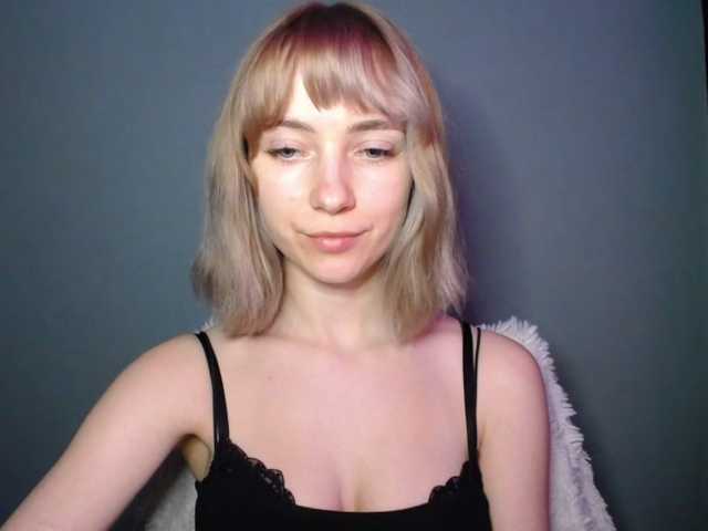 LuciaGlow's BongaCams show and profile