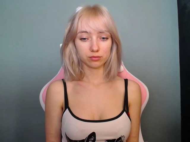 LuciaGlow's BongaCams show and profile