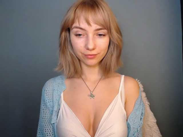 LuciaGlow's BongaCams show and profile