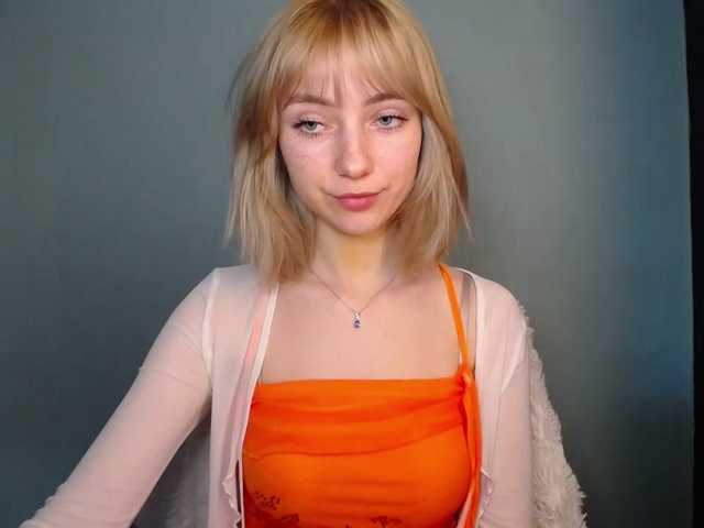 LuciaGlow's BongaCams show and profile