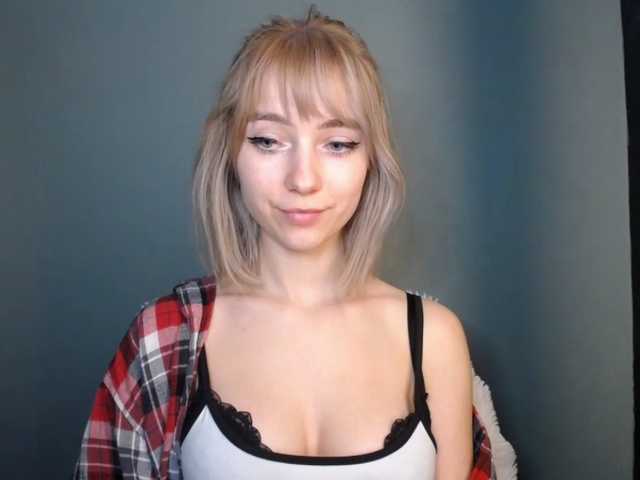 LuciaGlow's BongaCams show and profile
