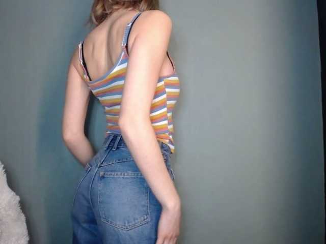 LuciaGlow's BongaCams show and profile