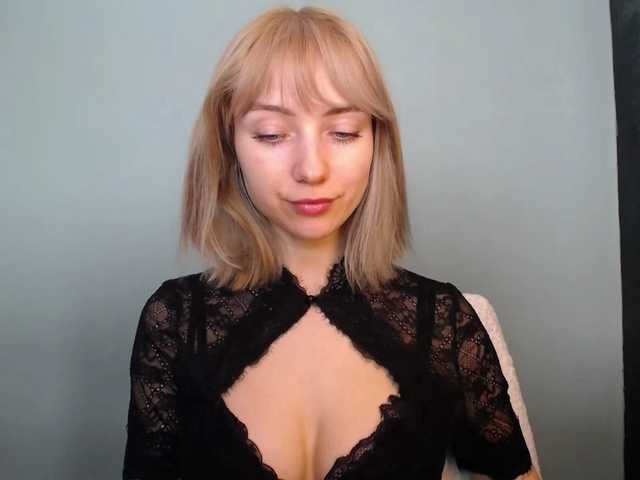 LuciaGlow's BongaCams show and profile