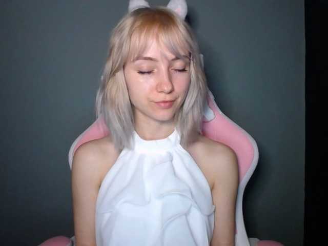 LuciaGlow's BongaCams show and profile