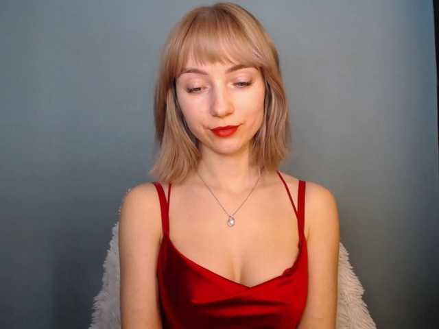 LuciaGlow's BongaCams show and profile