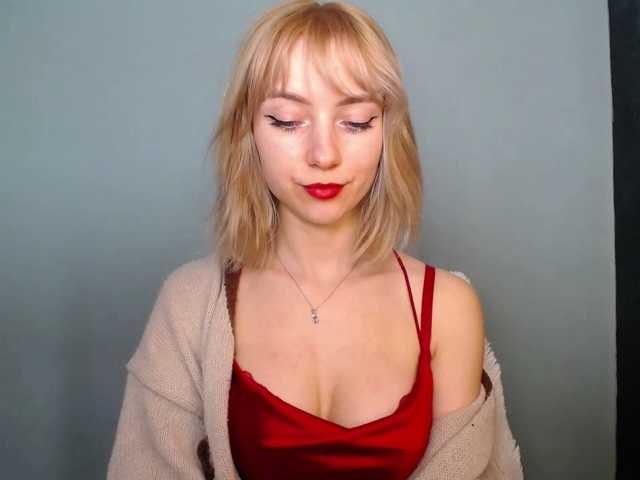 LuciaGlow's BongaCams show and profile