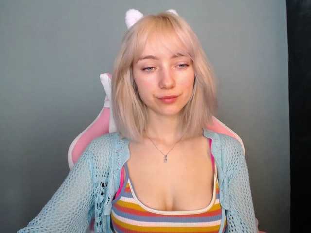 LuciaGlow's BongaCams show and profile