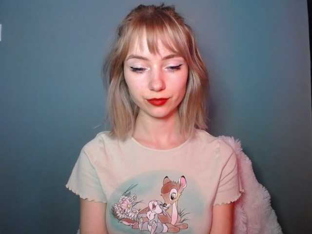 LuciaGlow's BongaCams show and profile