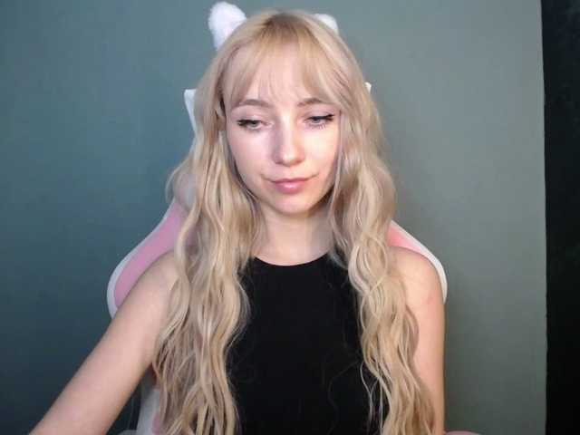 LuciaGlow's BongaCams show and profile