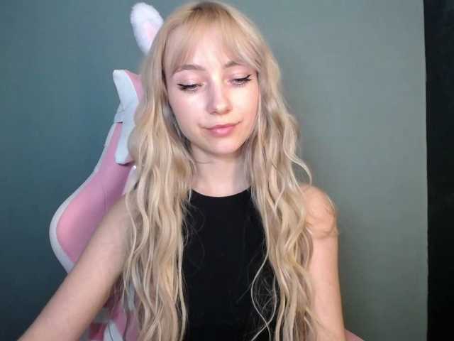 LuciaGlow's BongaCams show and profile