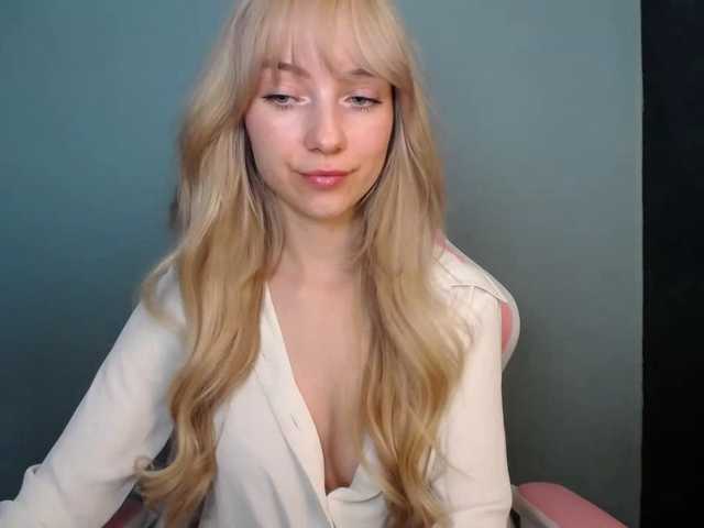 LuciaGlow's BongaCams show and profile