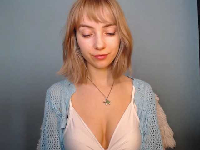 LuciaGlow's BongaCams show and profile