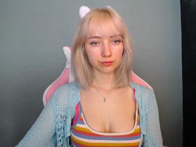 LuciaGlow's BongaCams show and profile